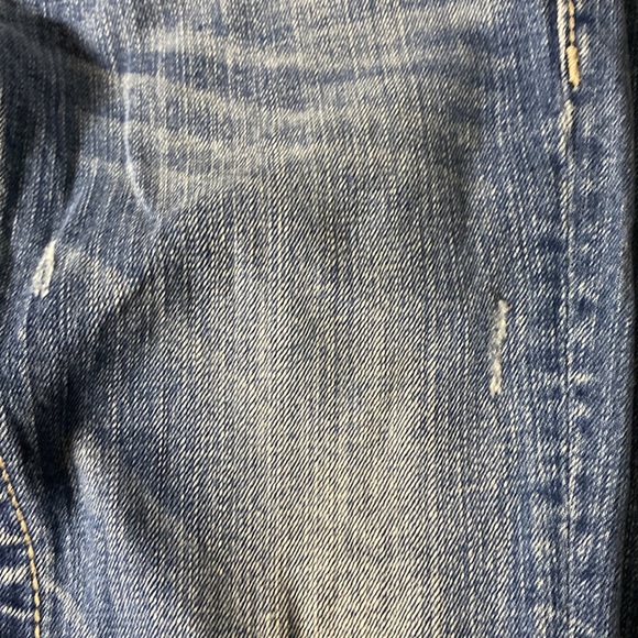 Miss me jeans size 26 skinny. Has fading and distressing. Super adorable jeans! - Picture 9 of 11